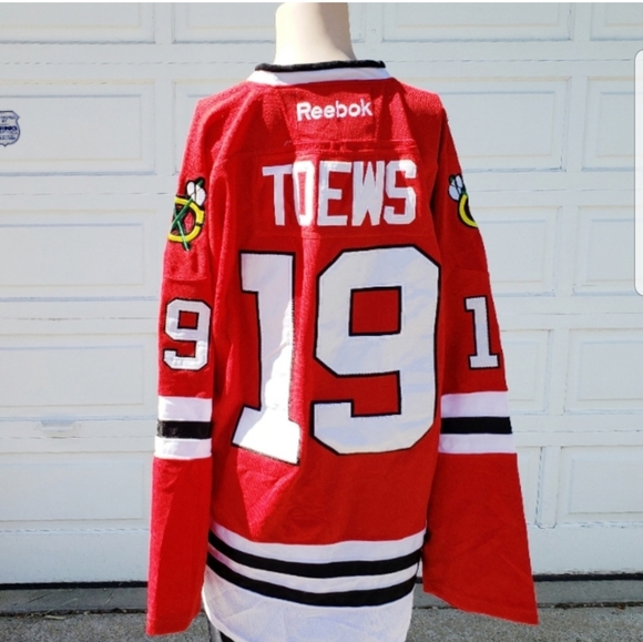Chicago Blackhawks Toews Jersey - Picture 2 of 3